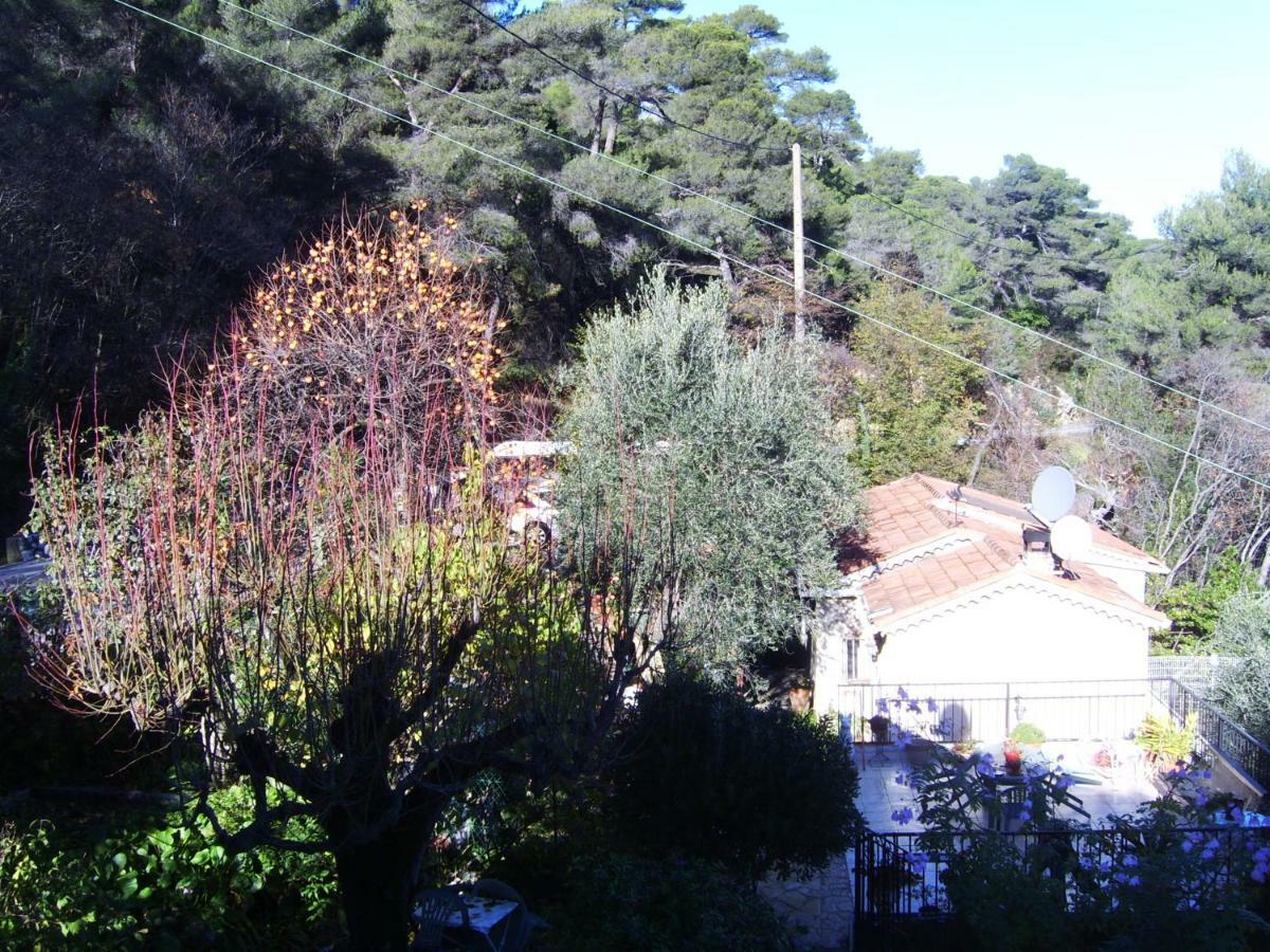 Les Lilas Blancs Apartment *